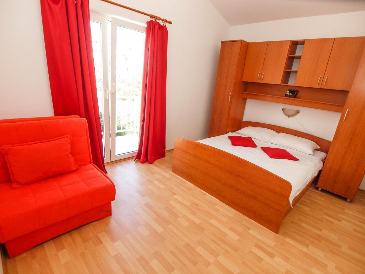 Apartments Zora Tucepi Exterior photo